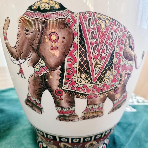 Elephant Vase Set of 2 Signature Home Collection Unusual - Picture 3 of 8